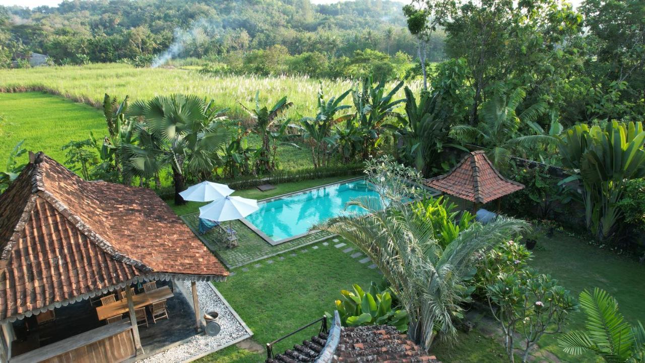 Blue Garden Yogyakarta Hotel Bangunjiwo Exterior photo