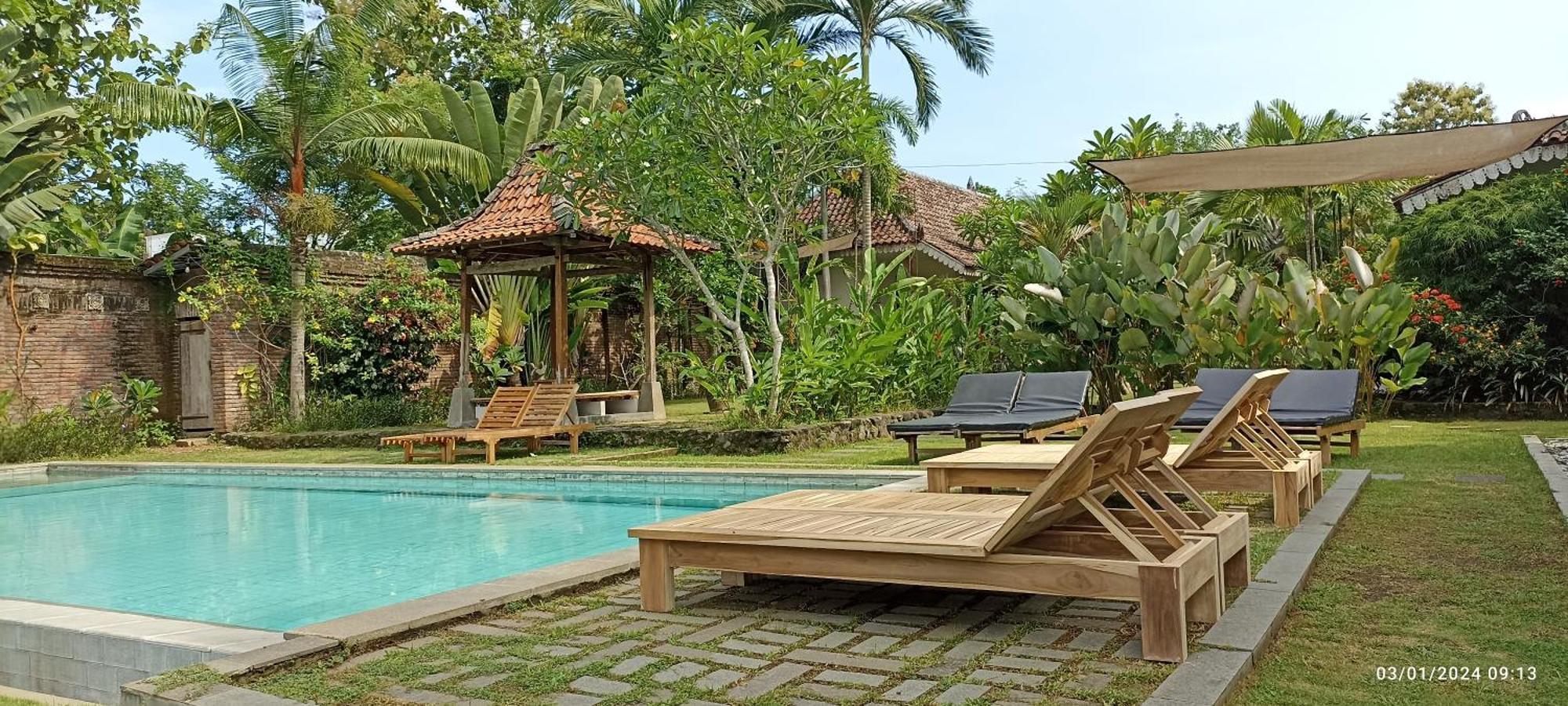 Blue Garden Yogyakarta Hotel Bangunjiwo Exterior photo