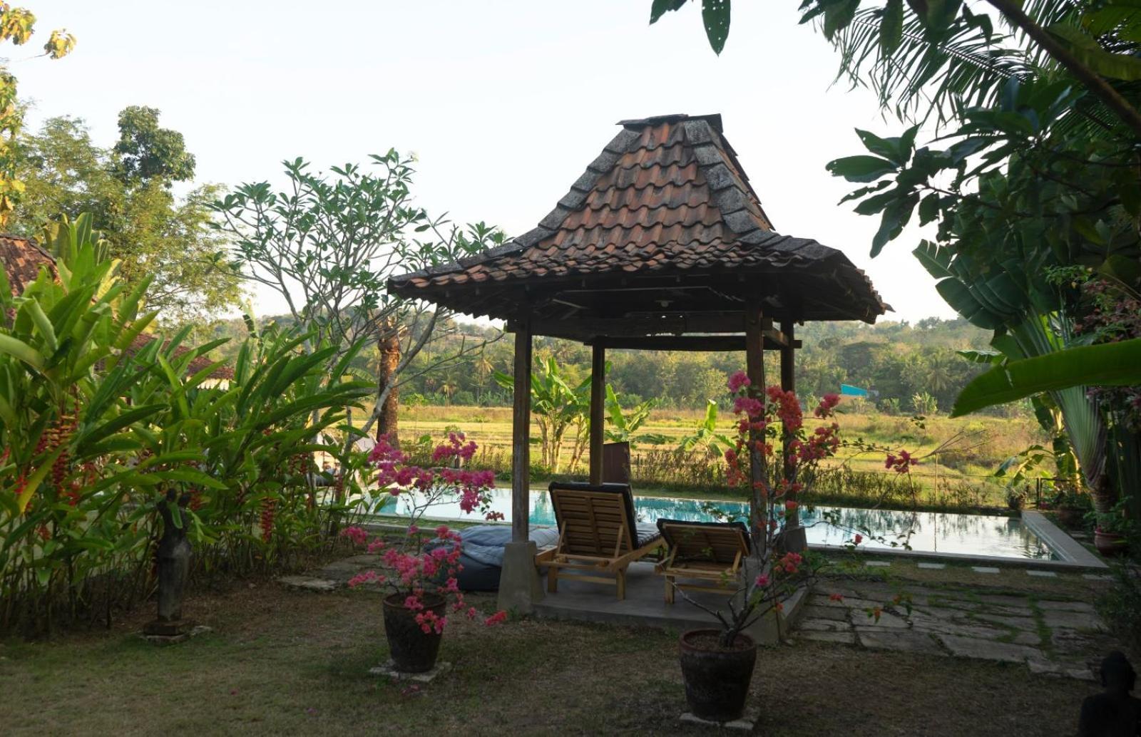 Blue Garden Yogyakarta Hotel Bangunjiwo Exterior photo