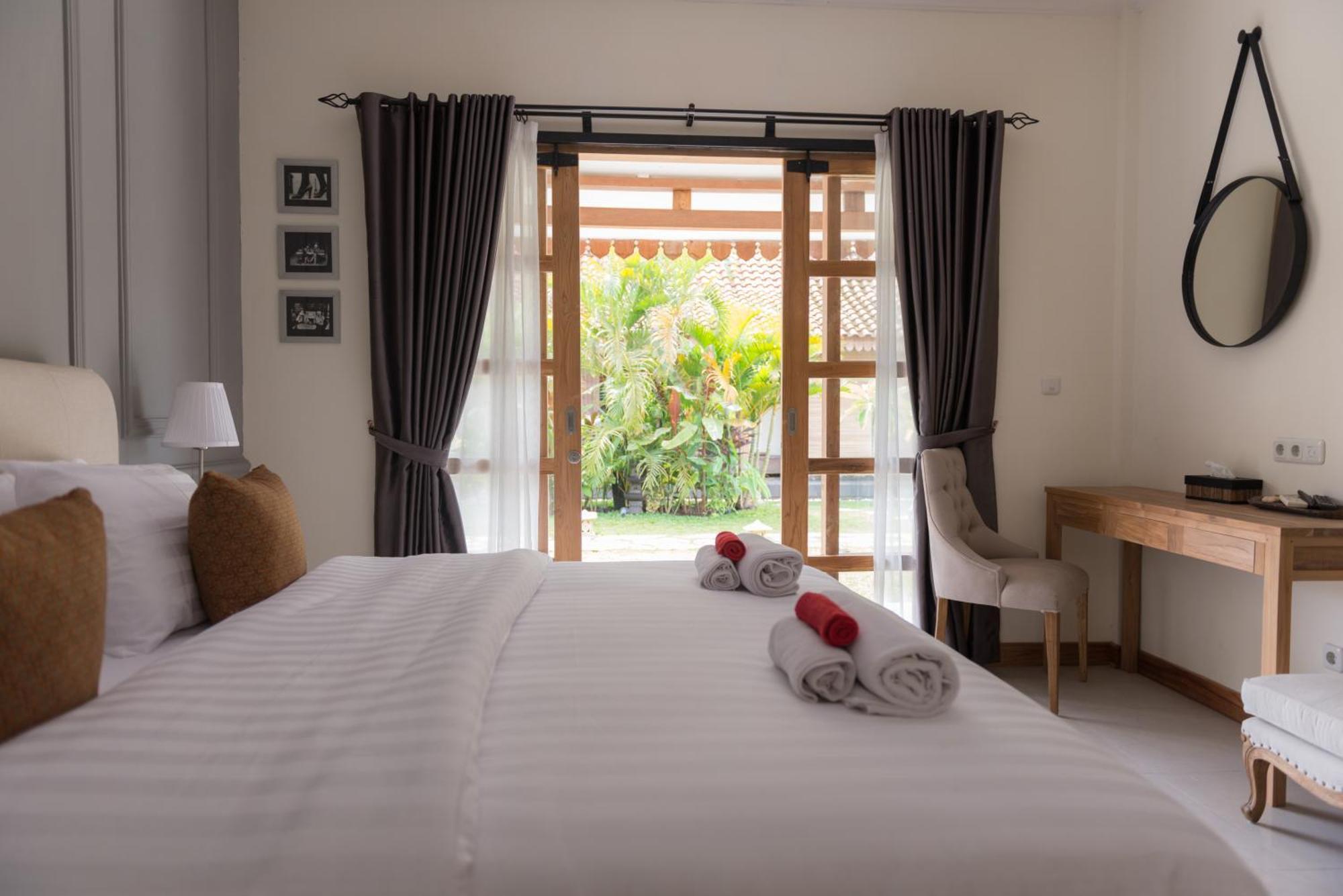 Blue Garden Yogyakarta Hotel Bangunjiwo Exterior photo